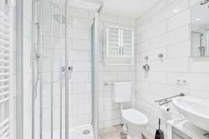 Erstbezug nach Sanierung: 2-Zimmer-Wohnung im EG in Regensburg-Westenviertel (WG geeignet) – Hochweg 13, 93049 Regensburg – Vorschaubild 3