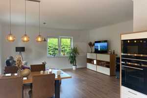 Zentrum! Junger Bungalow, KfW 55 Energie mit Garage, Kaminofen, EBK. Pflegeleichtes Grundstück… – Leer (Kreis) – Vorschaubild 12