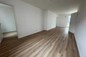 Mit WBS 140 - Erstbezug im Neubau - modern geschnittene 3 Zimmer Wohnung sucht Sie! – Anne-Frank-Straße 6, 12524 Berlin – Vorschaubild 3