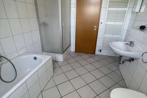   Helle 4-Zimmer-DGWohnung mit Terrasse in ruhiger Lage – Hirschstraße 43, 42285 Barmen, Wuppertal – Vorschaubild 14