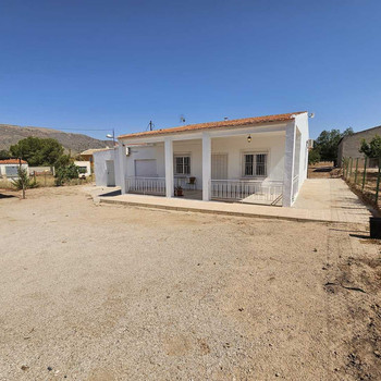 Landhaus mit Pool neben den Encebras, Jumilla