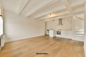 Größere 2-Zimmer-Wohnung nebst Terrasse und Stellplatz