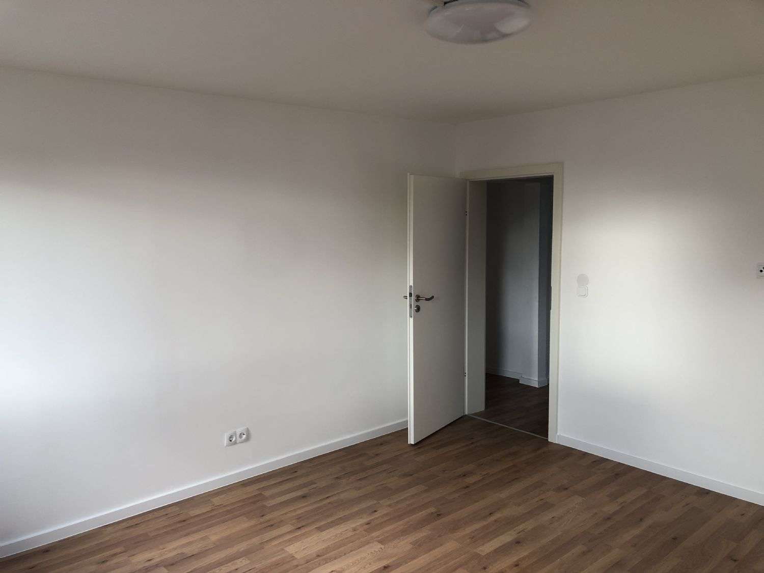 Immobilie in Zwenkau - großes Reihenendhaus in Zwenkau 8 Zimmer mit 180 m² Wohnfläche mit Garten und Garage - Bild 1