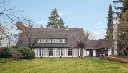 Bild von Repräsentative Villa vor den Toren Hannovers - eine Oase der Ruhe mit parkähnlichem Garten und Au...