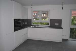 Neubau 2,5-Zimmer-Wohnung 2. OG in Herrenberg mit Küche, Garage, Wallbox, gehobene Ausstattung – Die vollständige Adresse der Immobilie erhältst du vom Anbieter., 71083 Herrenberg – Vorschaubild 4