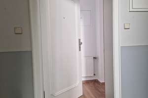 BIK: RENOVIERTE HELLE 2-ZIMMER-WOHNUNG UNTERHALB DER HARDT-ANLAGEN!
