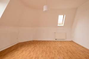 Altbaujuwel mit Balkon 4 Zimmer im Herzen von Bad Cannstatt – Die vollständige Adresse der Immobilie erhältst du vom Anbieter., 70376 Oberer Schlossgarten, Stuttgart – Vorschaubild 5