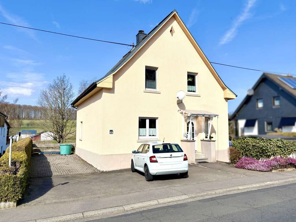 Immobilie in Oberroßbach - **Modernisiertes Einfamilienhaus mit großem Garten und toller Aussicht in Oberroßbach** - Bild 1