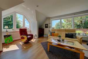Innenstadt-Wohnen mit Charakter: Besondere Gaubenarchitektur mit Kamin, Westbalkon und Garage – Die vollständige Adresse der Immobilie erhältst du vom Anbieter., 23758 Oldenburg in Holstein – Vorschaubild 9
