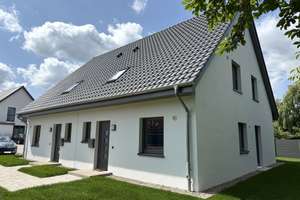 ...Neubau Erstbezug! Attraktive DHH in KfW 55 Standard mit Süd- West Terrassen und Stellplätzen