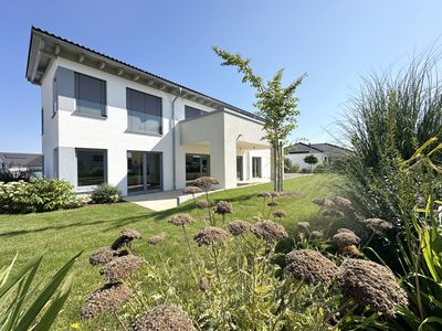 Traumhafte Erdgeschosswohnung mit überdachter Terrasse und Grundstück!