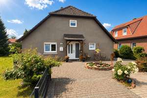 Historischer Charme trifft modernen Wohnkomfort – modernisiertes Zuhause mit großem Garten – Die vollständige Adresse der Immobilie erhältst du vom Anbieter., 26316 Varel – Vorschaubild 2
