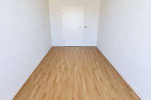 Sonnige 3-Raumwohnung mit Balkon + Tageslichtbad + Einbauküche als Option! – 39112 Sudenburg, Magdeburg – Vorschaubild 16