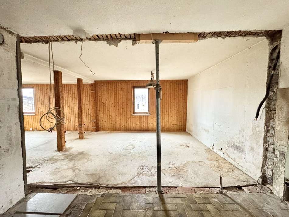 Wohn- und Esszimmer mit Küche