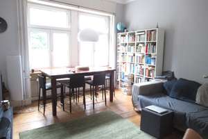 *SCHICKE AB WOHNUNG MIT EBK UND DIELENBODEN*