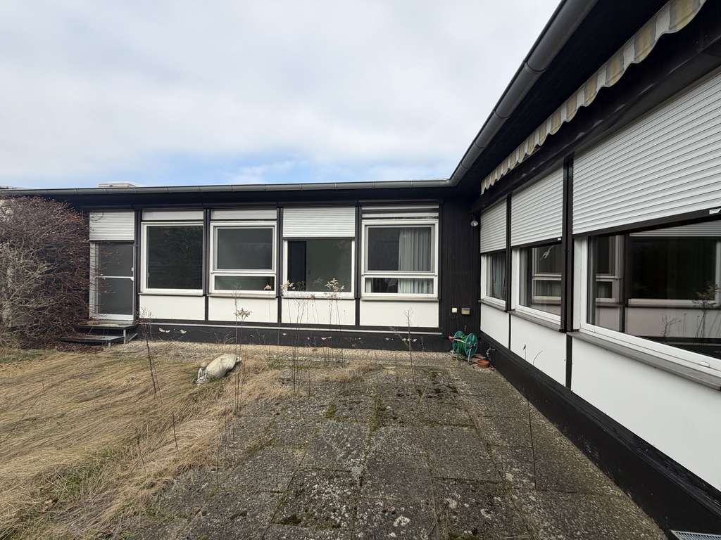 Immobilie in Cremlingen - Einfamilienhaus im Bungalow-Stil mit Carport und Garten in Cremlingen - Weddel - Bild 1