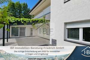Großzügige Souterrainwohnung mit weitläufiger Terrasse