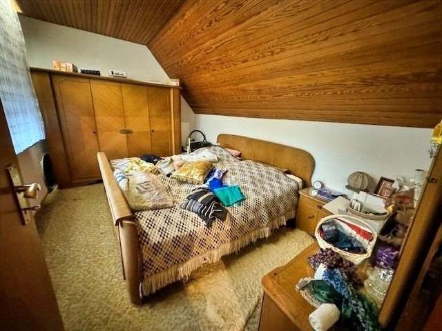 Immobilie in Nickenich - Charmantes Einfamilienhaus mit Garage, Garten und Nebengebäuden - Bild 0