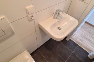 NEU SANIERT u. VERMIETET + EBK u. STELLPLATZ inklusive + 2025 saniert 5.400 EUR p.a.