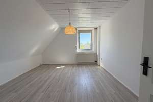 3-Zimmer-Mietwohnung im Dachgeschoss in Solingen-Merscheid – Die vollständige Adresse der Immobilie erhältst du vom Anbieter., 42697 Ohligs/Aufderhöhe/Merscheid, Solingen – Vorschaubild 2