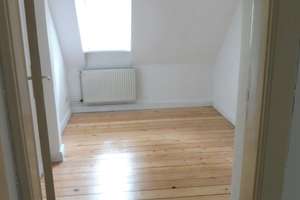 Attraktive 1,5-Zimmer-Dachgeschosswohnung mit Einbauküche in Kiel – Gellertstr. 25, 24114 Südfriedhof, Kiel – Vorschaubild 4