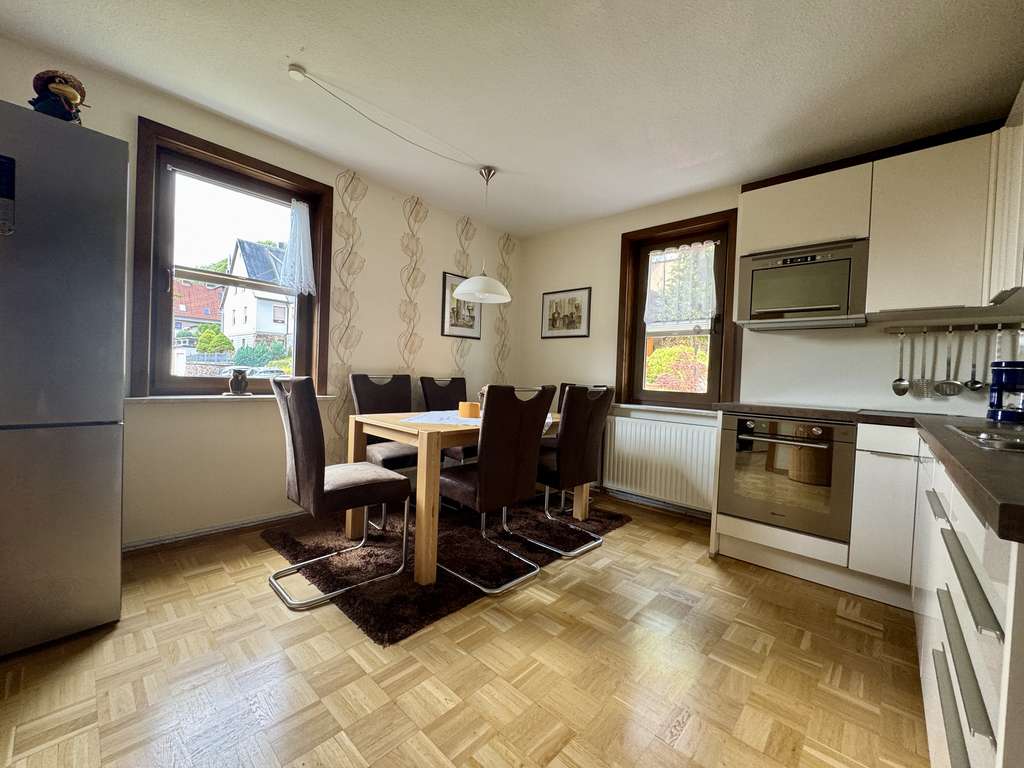 Immobilie in Steinbach-Hallenberg - Viel Platz - Gepflegtes Haus mit großem Garten und Waldblick - Bild 4