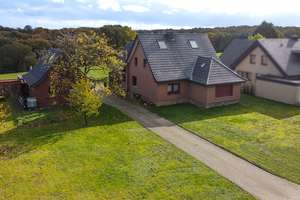 Naturverbunden Wohnen in Mettingen!
Einfamilienhaus mit vielseitigen Möglichkeiten – Die vollständige Adresse der Immobilie erhältst du vom Anbieter., 49497 Mettingen – Vorschaubild 1