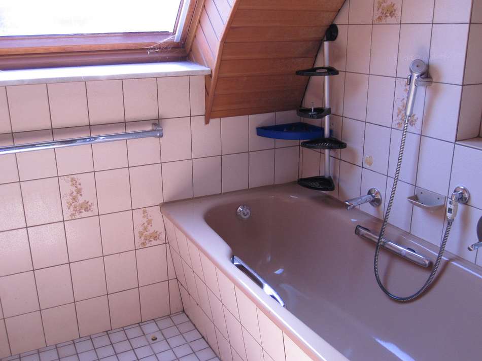 1. Bad mit Wanne u. Dusche