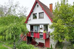 Charmantes fränkisches Wohnhaus mit traumhaftem Familiengarten