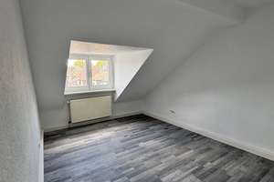 Schöne 3 Zimmer Dachgeschosswohnung in Essen Altendorf. Renoviert und bezugsfertig! – Heinrich-Strunk-Straße 42, 45143 Altendorf, Essen – Vorschaubild 3