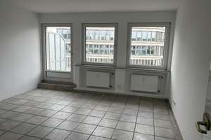 Bezugsfertige helle Wohnung mit zwei Balkonen