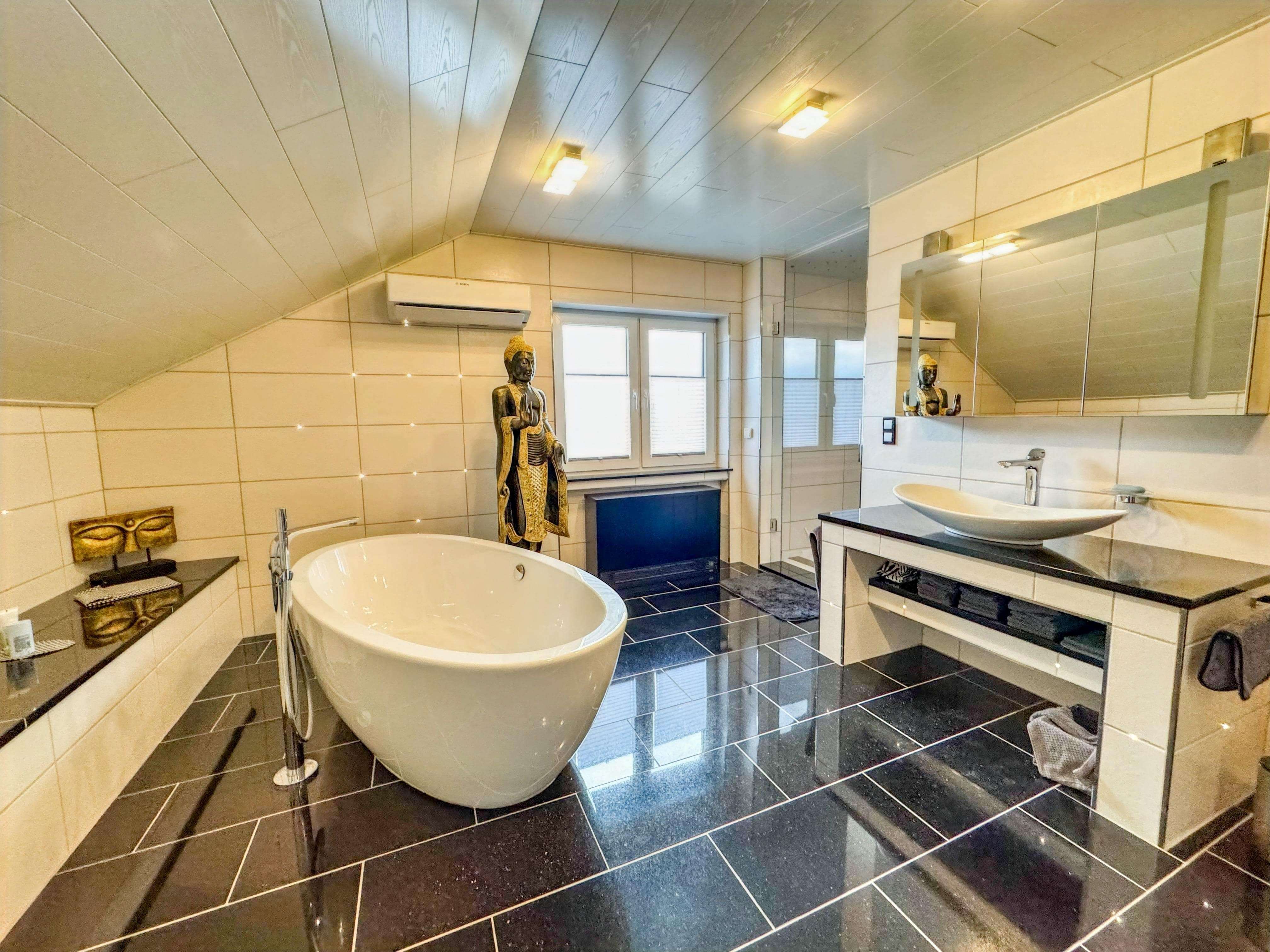 Immobilie in Bell - Maritimer Wohntraum mit Wellnessoase Innen & Außen - Bild 2