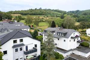 Wohnen in bester Lage – Helle Eigentumswohnung mit Balkon und Blick ins Grüne – Die vollständige Adresse der Immobilie erhältst du vom Anbieter., 59929 Brilon – Vorschaubild 2