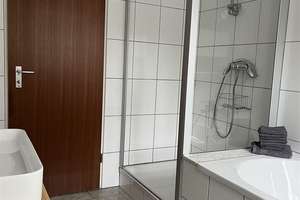 Großzügig geschnittene 4 -Zimmerwohnung mit Balkon und Garage – Die vollständige Adresse der Immobilie erhältst du vom Anbieter., 51381 Bergisch Neukirchen, Leverkusen – Vorschaubild 7