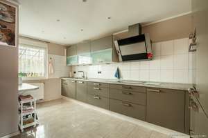 *Preisreduzierung* 
Modernisiertes Einfamilienhaus mit PV-Anlage, 2 Garagen und großem Garten – Hermann-C.-Starck-Straße 7, 79725 Laufenburg (Baden) – Vorschaubild 5