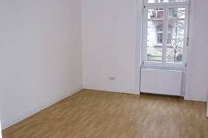 Tolle 3 Zi.-Altbau mit TGL-Bad, Kassettentüren und kleinem Balkon – Herderstraße 9, 65185 Mitte, Wiesbaden – Vorschaubild 3