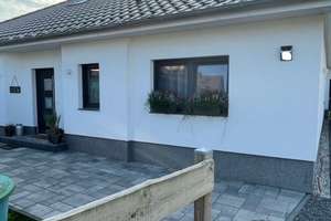 Eleganter Bungalow in Markkleeberg – Pool, Kamin & nachhaltiger Wohnkomfort – Die vollständige Adresse der Immobilie erhältst du vom Anbieter., 4416 Markkleeberg – Vorschaubild 1