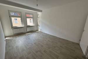 Nicht lange überlegen! Geräumige 3-Zimmer-Wohnung mit Balkon und Loggia!