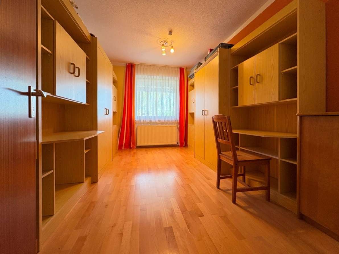 Immobilie in Rinteln - Drei Wohneinheiten in ruhiger Lage – Einziehen oder vermieten?  - Bild 2