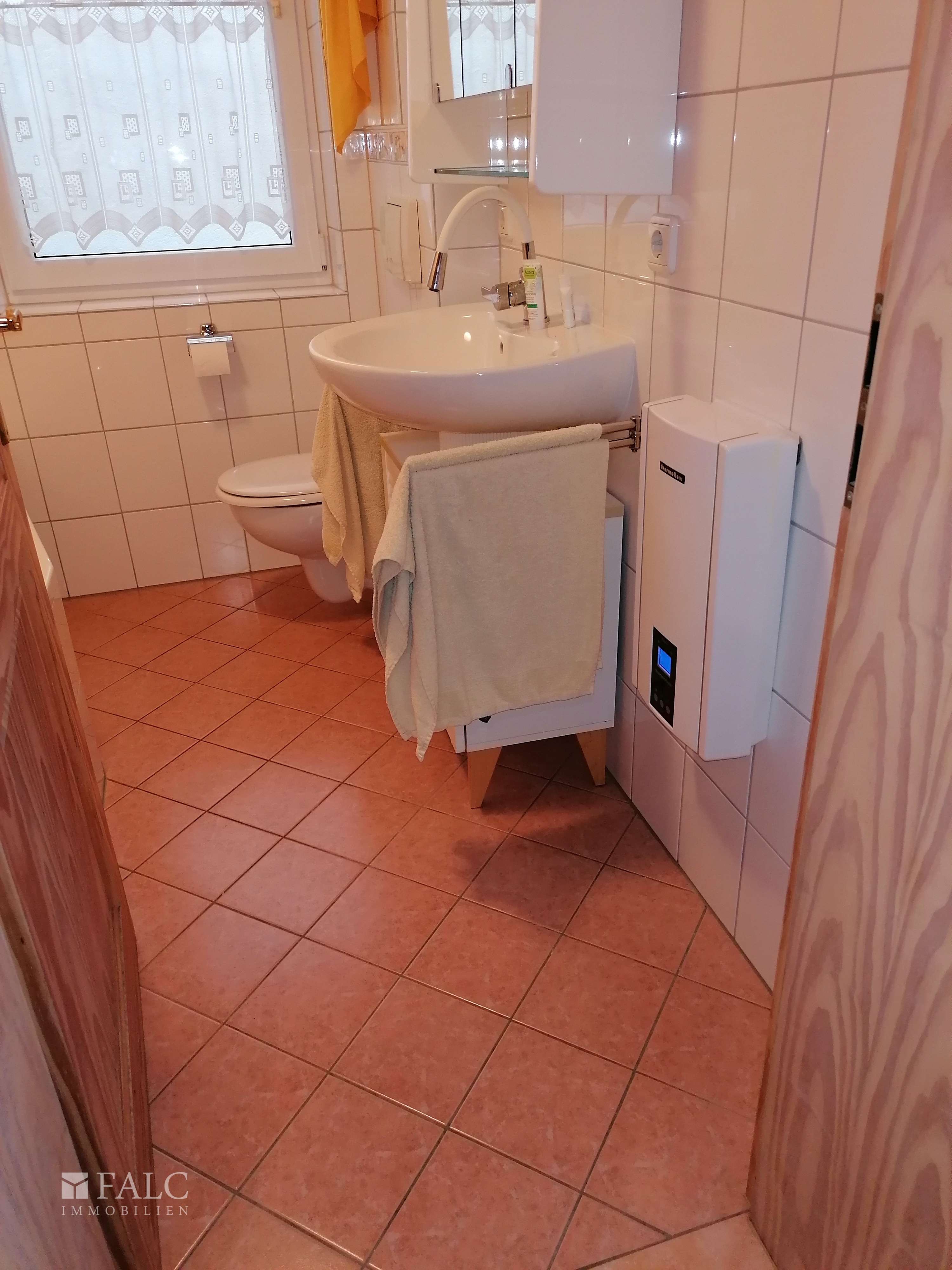 Immobilie in Eichenbühl - --Einfamilienhaus mit Einliegerwohnung mit super Fernsicht-- - Bild 1