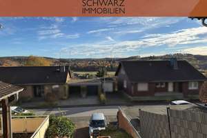 Doppelpack mit Aussicht: Ihr neues Investment (oder Mehrgenerationen-Traum) am Hang – Die vollständige Adresse der Immobilie erhältst du vom Anbieter., 59581 Warstein – Vorschaubild 1