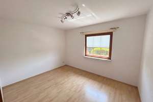Lichtdurchflutetes 6-Zimmer-Haus mit Kamin, Balkon & Terrasse, Garten mit Pool und zwei Garagen – Die vollständige Adresse der Immobilie erhältst du vom Anbieter., 7318 Saalfeld/Saale – Vorschaubild 7
