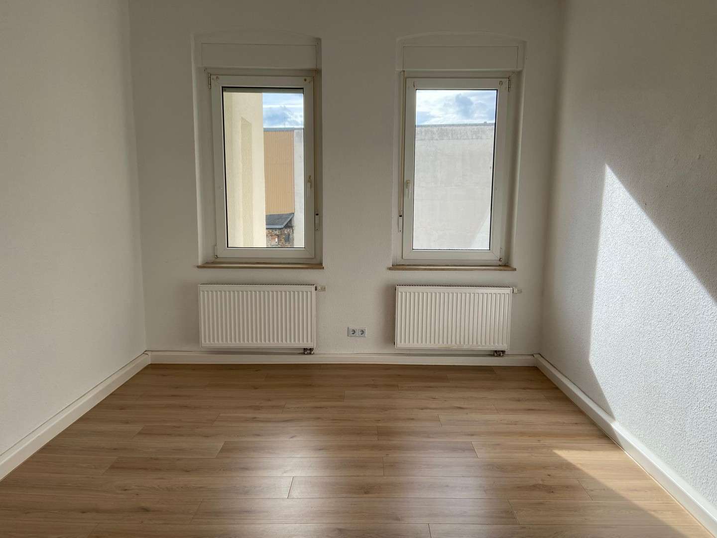 Immobilie in Delitzsch - Mehrfamilienhaus in Delitzsch, zentrale Lage, 6 Mietparteien - Bild 0