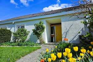 Traumhaft und ruhig gelegenes Architektenhaus mit Einliegerwohnung und schönem Garten – Oberer Kirschbäumlebuck 8, 79379 Breisgau-Hochschwarzwald (Kreis) – Vorschaubild 1