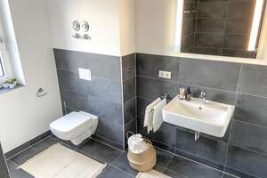 Lichtdurchflutete 4-Zi. Traumwohnung mit Einbauküche, 2 Bädern & großem Balkon,Tiefgarage und Keller – Lehrberger Str. 56, 90431 Gaismannshof, Nürnberg – Vorschaubild 11
