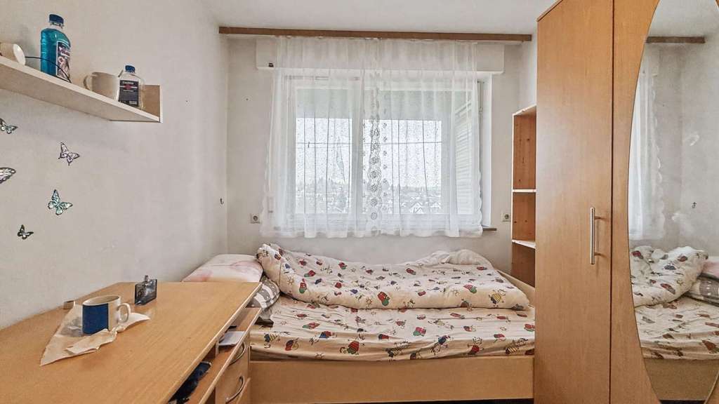 Immobilie in Dürmentingen - 972 m² Grundstück mit Aussicht – Zweifamilienhaus mit Potenzial zum attraktiven Einstiegspreis - Bild 4