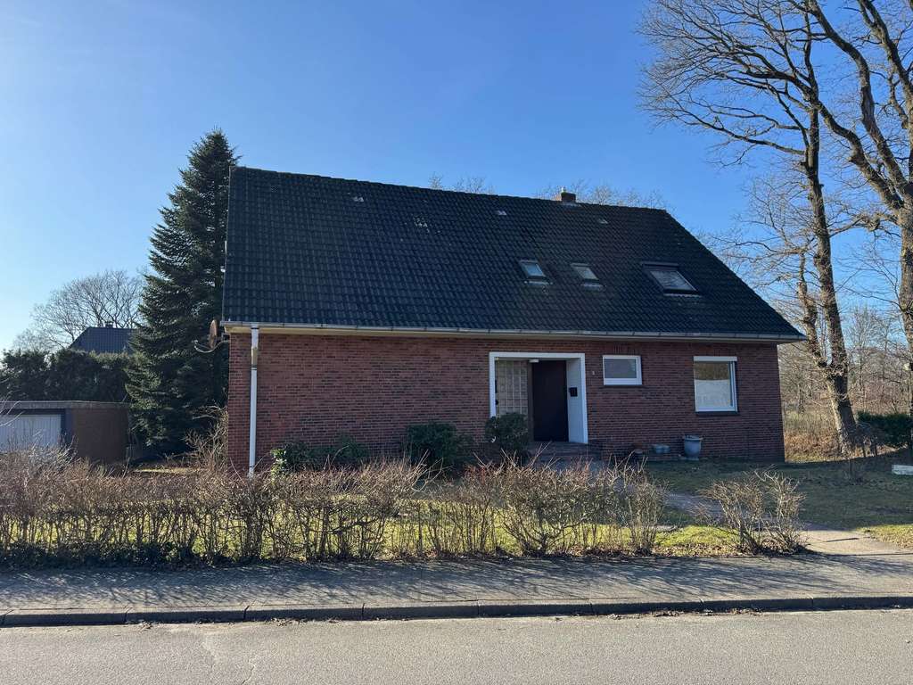 Immobilie in Owschlag - Owschlag: Helle Dachgeschosswohnung mit Charme, Gartenidylle & Garage in ruhiger Wohnlage - Bild 0