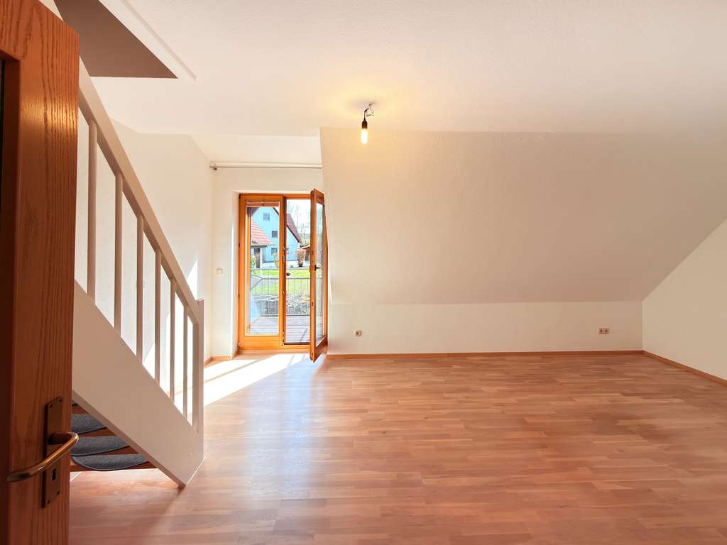 Immobilie in Adelsdorf - Großzügige moderne Studio-Wohnung mit großem Südbalkon, 6 Zimmern & Stellplatz - Bild 2