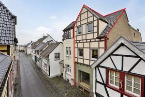 Familienhaus mit viel Potential und Siebengebirgsblick