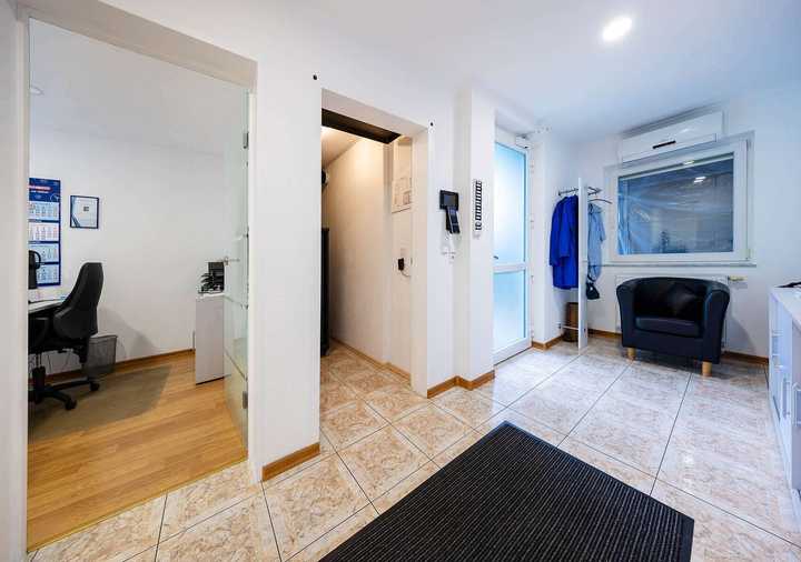 Haus mit Werkstatt. Wohnen & Arbeiten oder Kapitalanlage – 4.550 € monatliche Mieteinnahmen